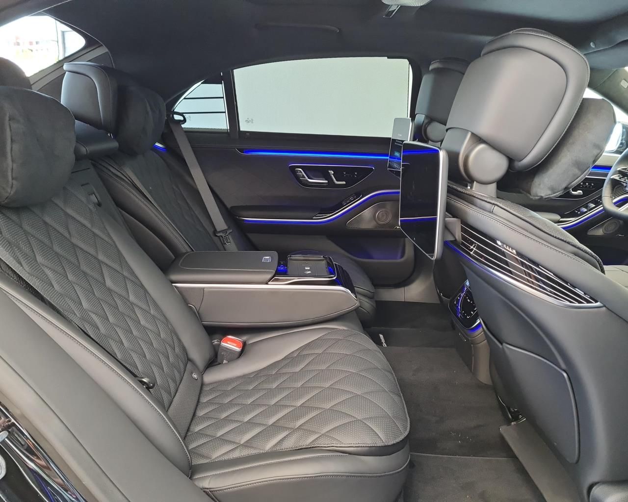 MERCEDES S 450d 4MATIC AMG LONG | FACELIFT | SKLADEM | české předváděcí auto | luxusní prodloužená limuzína | nafta 390 koní | černá s černou kůží | maximální výbava | VIP sleva | nákup online | AUTOiBUY.com